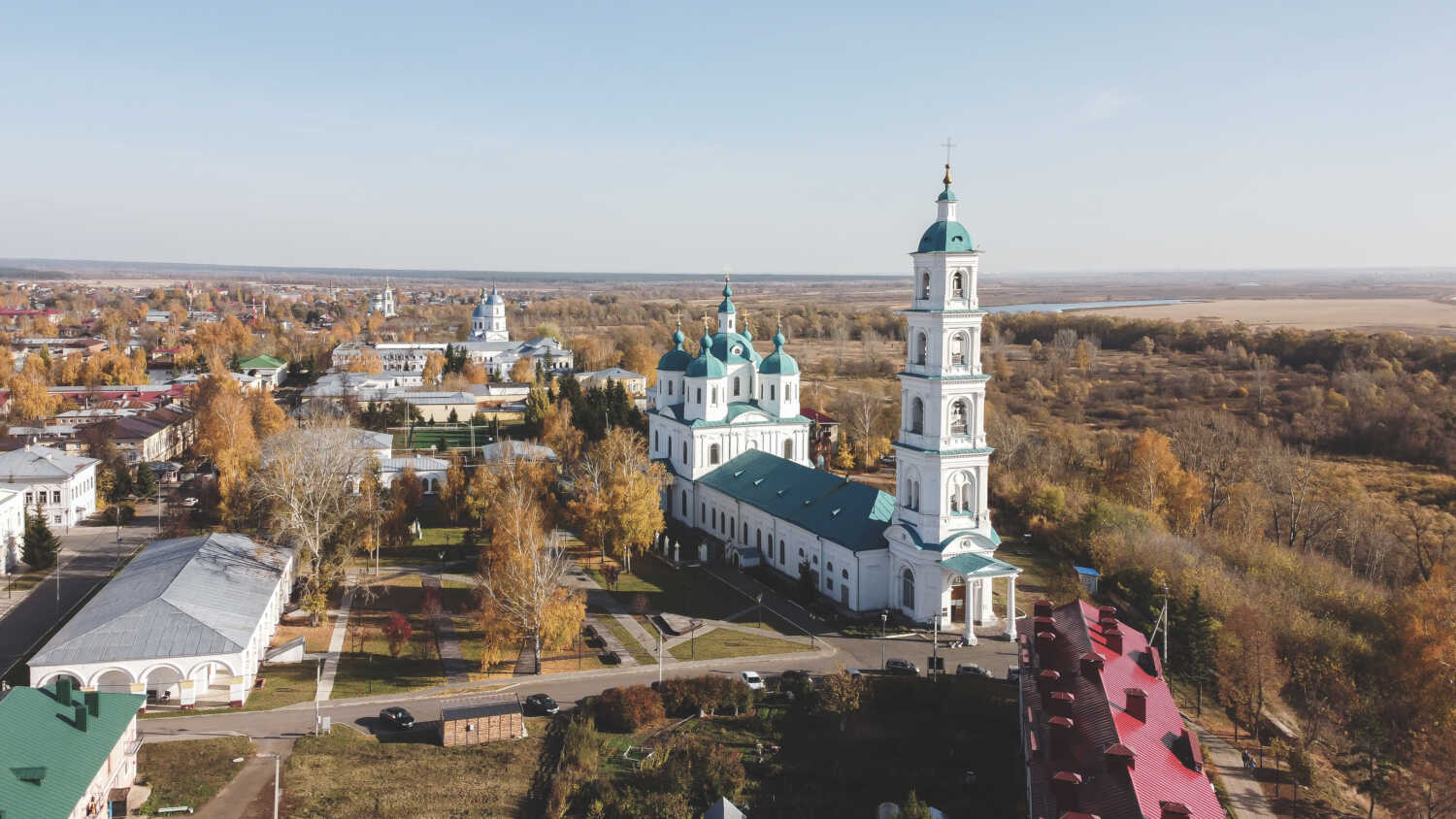 Как увидеть Елабугу с высоты птичьего полета баз квадрокоптера — подняться на колокольню Спасского собора
